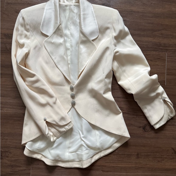 VINTAGE SILK STATEMENT BLAZER - Picture 3 of 16